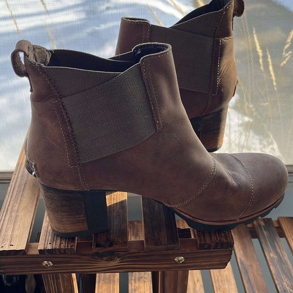 Sorel Addington Heeled Chelsea Boots Size 9 - Picture 7 of 14